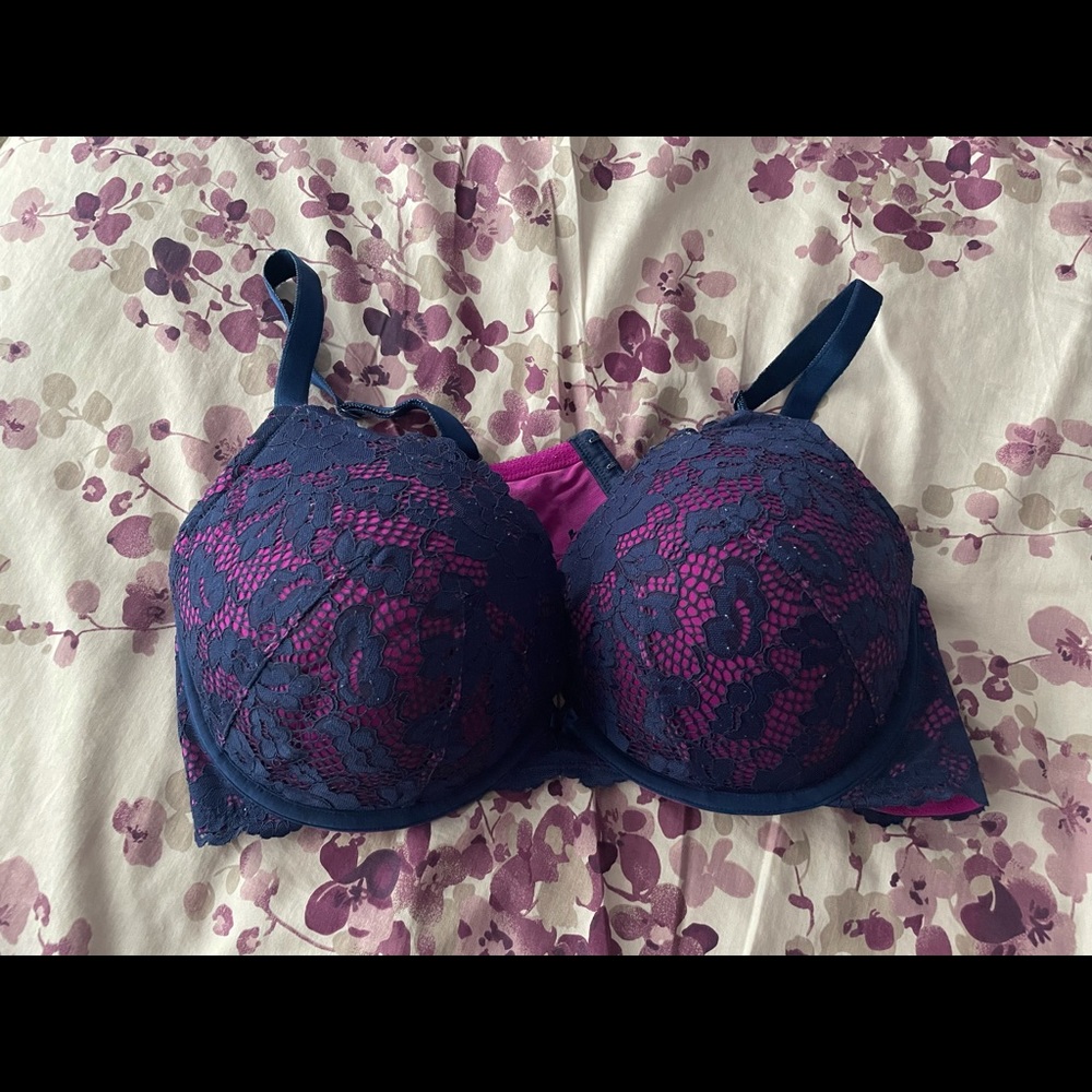 Lace and microfiber push up plunge bra